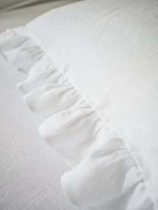 Funda de cojín de lino francés puro con volantes, colección de decoración para el hogar, almohada bordada con nombre de bebé, lino blanco con volantes, rectangular - Product Image 3