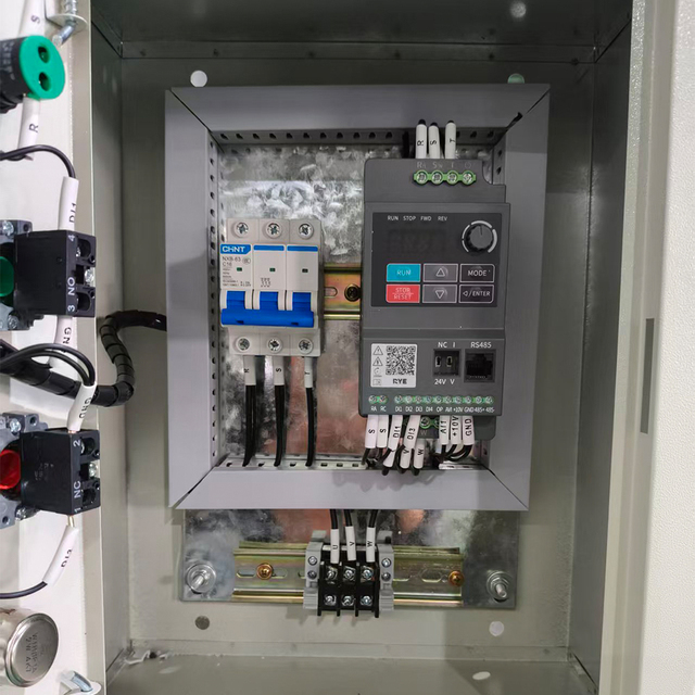 RYE Low Voltage 4KW 5.5KW Vfd Drive for Motor 3Phase 380V IP20 Frequency Converter