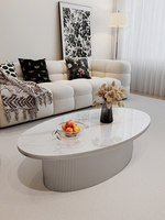 Table basse de salon de style français pour usage domestique, en quartzite couleur crème, design inspiré des designers, minimaliste et moderne, forgée