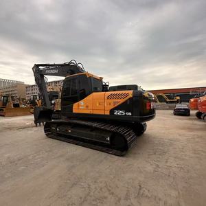 Excavadora de cadenas Hyundai 225LC usada, disponible en stock, con informe de inspección completo, alta potencia de excavación, bajo kilometraje, maquinaria para movimiento de tierras. - Product Image 3