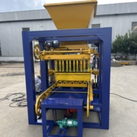 Machine à fabriquer des blocs de ciment QT4-24 avec une utilisation et un entretien simples