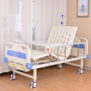 Lit médicalisé manuel à double manivelle, réglable, pour soins aux personnes âgées, avec barreaux latéraux et roulettes - Product Image 2