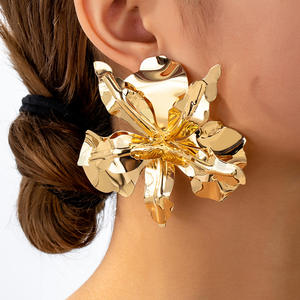 Pendientes de Botón Grandes con Flores Metálicas de Estilo Clásico Euroamericano, Accesorios de Estilo Urbano Unisex, Venta al por Mayor - Product Image 2