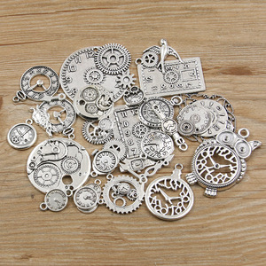 Fournisseur en gros de Chine, accessoires en alliage rétro DIY, engrenage, réveil, pendentif d'<span class=keywords><strong>horloge</strong></span>, charme punk pour bijoux, collier, vêtements - Product Image 4