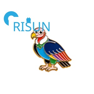 Broche en émail personnalisée en gros : Raptor, Condor Andin, Vulture barbu, Aigle, Dinde – Badge en métal, style dessin animé - Product Image 3