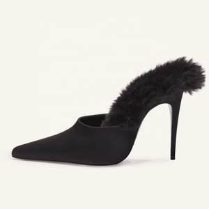 Sandales pour femmes, grandes tailles 45, styles personnalisés, à talons aiguilles fins et hauts, pour soirée, coupe large, mules à fourrure moelleuse - Product Image 2