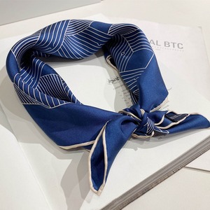 وشاح حريري 100% مطبوع طباعة رقمية حسب الطلب عالي الجودة وشاح جيب مربع من الحرير الفاخر - Product Image 3