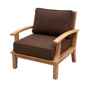 Fauteuil d'extérieur en bois massif Coastal, design profilé, structure ouverte, imperméable, avec coussin couleur expresso, pour terrasse de resort et bord de piscine - Product Image 1