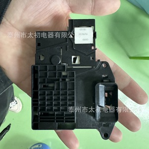 Verrou de porte de machine à laver EBF61315802 110V, pièce en plastique durable pour appareil de lavage - Product Image 1