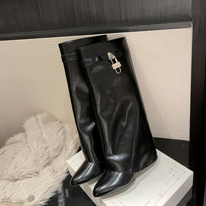 Bottes hautes Pointed Lock style européen et américain, bottines tendance, bottes Martin pour femme, bottes de jockey. - Product Image 3