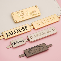 Plaque de nom en métal personnalisée de haute qualité, accessoires de maroquinerie, étiquettes métalliques gaufrées, conception de logo de marque en métal