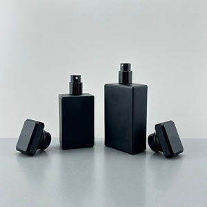 Modelos <span class=keywords><strong>Netflix</strong></span> de botellas de perfume Modelos para hombres 50ML Cubierta de botella negra mate Aerosol fino Serie negra Botella vacía dispensadora - Product Image 5