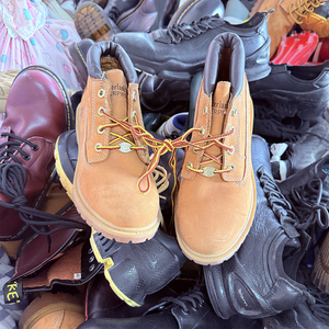 Chaussures d'occasion en cuir véritable de marque Chaussures ukay d'occasion pour hommes ou femmes Vente en gros Chaussures de créateur d'occasion Bottes Martin - Product Image 1