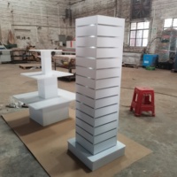 Présentoir à bijoux rotatif Store Cube Slatwall Display Floor Standing