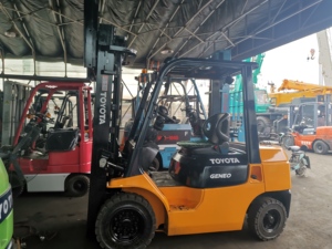 Utilisé pour le chariot élévateur diesel de 2.5 tonnes avec des hauteurs de siège de mât à trois étages 3m/4.5m/6m en vente - Product Image 2