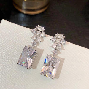 Orecchini pendenti da donna Sxpx con cristalli, in argento 925 placcato oro bianco, a forma di corona, gioielli classici da sposa con montatura a griffe - Product Image 5