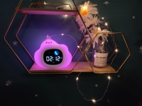 Veilleuse rechargeable en silicone en forme de nuage avec bruit blanc, entraîneur de sommeil et réveil vibrant pour chambre d'enfant – Cadeau idéal