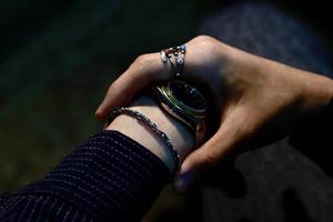 S925 gümüş erkekler ve kadın asma desen Retro açık tay gümüş bilezik çapraz çiçek çapraz gümüş bilezik - Product Image 5