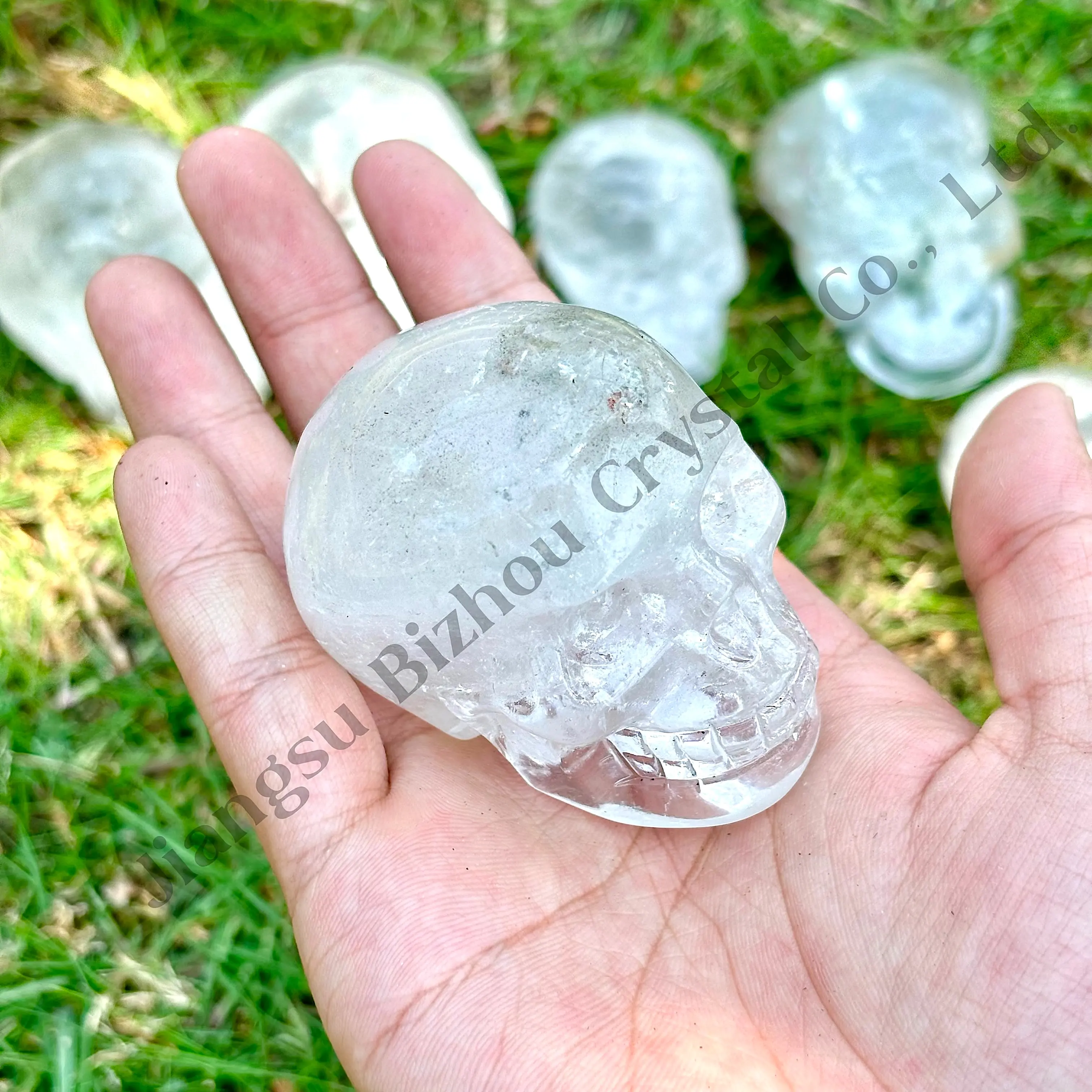 WholeSale Natural Crystal Carving Statue 2 Inch Paperweight Garden Quartz Sculpture GhostCrystal Skull for Fengshui