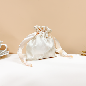 Bolsa de Embalaje para Extensiones de Cabello con Cordón de Satén de Seda Reciclable, Bolsa de Regalo con Logotipo Personalizado Impreso - Product Image 1