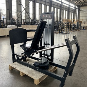 Allenamento Muscolare delle Gambe e Leg Curl Realizzati da un <span class=keywords><strong>Istruttore</strong></span> <span class=keywords><strong>Fitness</strong></span> in Palestra con Piastre Sospese. - Product Image 6