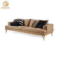 Canapé modulaire trois places en cuir véritable marron avec broderie unique en peau de serpent, style de design italien pour salon ou hôtel