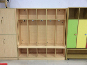 <span class=keywords><strong>Armadio</strong></span> in Legno su Misura per Asilo Nido e Scuola Materna, Libreria per Scuola, Guardaroba per Vestiti e Scarpe dei Bambini - Product Image 3