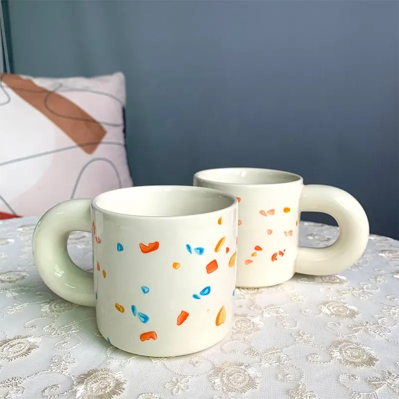 गर्म बिक्री अद्वितीय डिजाइन चीनी मिट्टी के कप हाथ से चित्रकारी कॉफी मग पानी मग दूध मग कार्यालय चाय कप के साथ संभाल कार्यालय में इस्तेमाल किया