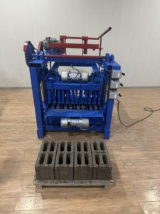 Máquina de Ladrillos Semiautomática Personalizable 4-35A, Equipo para Fabricar Bloques Huecos y Sólidos de Varios Tamaños, Superventas - Product Image 2