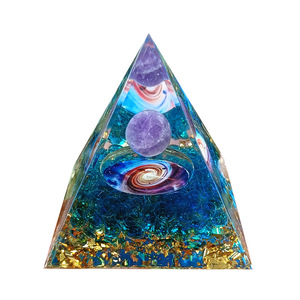 Pyramide en cristal d'améthyste avec résine époxy, ornement de bureau pour la maison, décoration Feng Shui, cadeau artisanal - Product Image 5