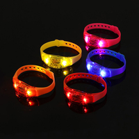 Bracelets LED personnalisés lumineux et vibrants à sangle réglable, activés par le son, en tissu lumineux, pour festivals