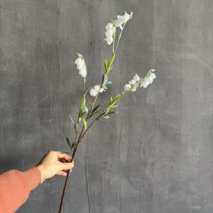 <span class=keywords><strong>Flor</strong></span> de Campanula <span class=keywords><strong>Blanca</strong></span> Artificial de Alta Calidad en Oferta, <span class=keywords><strong>Flor</strong></span> de Campanula de Tela de Seda Artificial para Decoraciones de Boda - Product Image 5
