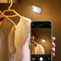 Lampe de nuit à détecteur de mouvement LED avec contrôle intelligent par capteur pour placard, tiroir, étagère, armoire, blanc chaud, lot de 4, fonctionne sur piles