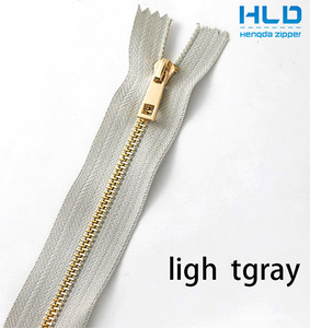 شعار مخصص عالي الجودة بالجملة 3 #   5 #   سحاب بلاستيكي مفتوح الطرف صديق للبيئة من النايلون مع سحب ذهبي للسترات والملابس والأحذية - Product Image 4