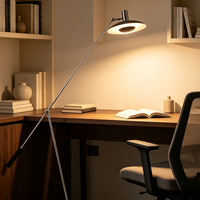 Lampe sur pied LED moderne à bras articulé, abat-jour disque chromé réglable à 360° °   Lampe à tête rotative à lumière chaude pour salon, chambre et bureau