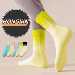 Kaus kaki wanita musim semi dan musim gugur warna katun kaus kaki olahraga lari profesional kebugaran yoga stoking dengan celana hiu pasang kaus kaki