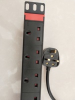 Accesorio de gabinete 19 "1U UK/EU Tipo PDU para gabinete de rack de red para estándar internacional de 19"