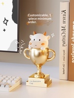 Trophée et ornements en résine personnalisés en forme de vache de dessin animé créatif pour les cadeaux souvenirs de gravure du champion des ventes de la réunion annuelle