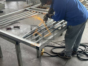 Estábulos exteriores portáteis do cavalo com a porta provisória do painel do HDPE do abrigo do telhado Painel estável galvanizado do cavalo - Product Image 4