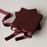 Boîte en papier nacré rouge vintage luxueuse avec logo personnalisé en relief doré pour bague, collier, autres bijoux, boîtes cadeaux