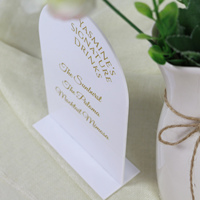 Impression or blanc 3mm d'épaisseur en forme d'arche acrylique blanc Détail de la table à boire Carte Menus de mariage Signalisation Anime Made Paper