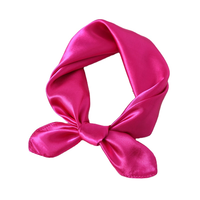 Écharpe carrée en satin de soie rouge 90x90cm pour femme, avec logo personnalisé imprimé, style uni et design à empiècements