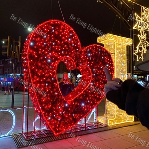 Luces de Corazón Rojo que Añaden un Toque Romántico y Atrevido a Plazas Urbanas, Entradas de Hoteles y Espacios para Eventos Invernales - Product Image 2