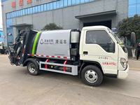 Les camions à ordures compacteurs Futian à chargement et déchargement arrière sont équipés d'un système de commande à un bouton.
