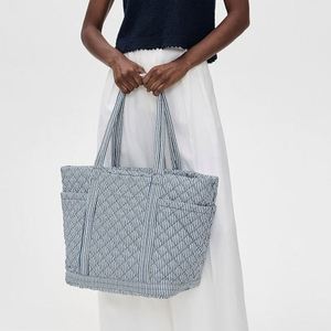 Bolsa de Mano Grande Personalizada de Tela Seersucker, con Cierre, para Viaje, Compras, Diseño Acolchado, Múltiples Bolsillos, para Mujer, Verano/Otoño - Product Image 1