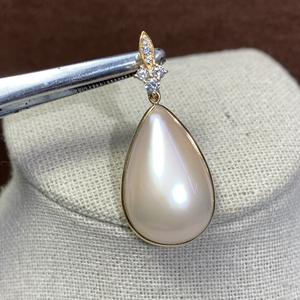 Colgante de Perla Mabei de la Isla Amami G18k, 15x24mm, Oro Grueso con Incrustaciones, Joyería Fina - Product Image 1