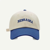 Hoge kwaliteit 5-panel pet op maat met geborduurd logo, gestructureerd frame, een op maat gemaakte 5-panel pet met geborduurd logo, golfpet