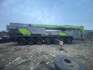 Grúa sobre Camión Zoomlion de 100 Toneladas Usada en Venta, en Buenas Condiciones, Precio de Fábrica, con Componentes Principales: Motor, Bomba, Rodamiento - Product Image 5