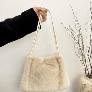 Nouveau Sac Seau en Fourrure Style 2026 pour Femme, Version Coréenne, Sensation Haut de Gamme, Texture de Qualité, Design Unique, Sac à Bandoulière pour Trajet Quotidien - Product Image 3