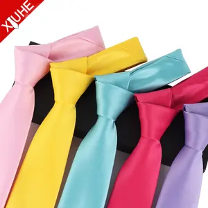 नई डिजाइन 7.5 सेमी नेक टाई बहुरंगी पीला पॉलिएस्टर टाई कस्टम सॉलिड रंग पुरुषों की नेकटाई
